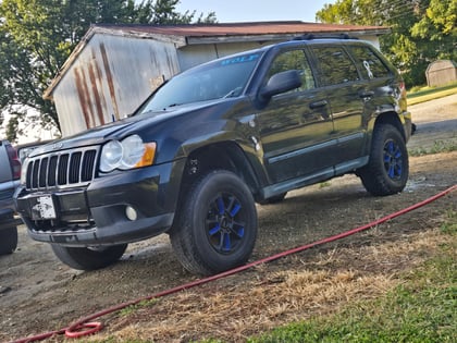 2.5 inch Lifted 2009 Jeep Grand Cherokee AWD