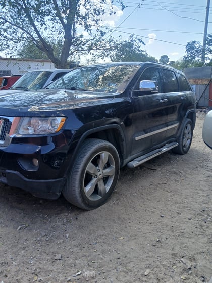 2.5 inch Lifted 2011 Jeep Grand Cherokee AWD