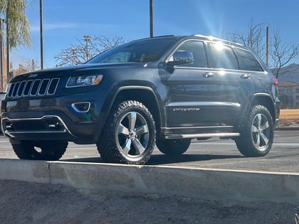 2.5 inch Lifted 2015 Jeep Grand Cherokee AWD