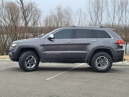 2.5 inch Lifted 2014 Jeep Grand Cherokee 4WD