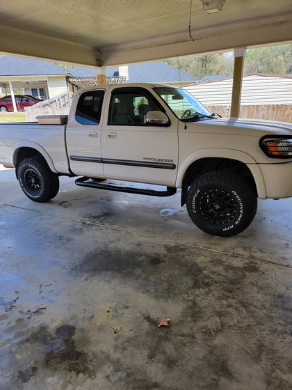 2.5 inch Lifted 2003 Toyota Tundra 4WD