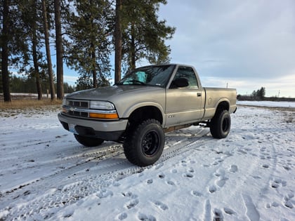 4.5 Inch Lifted 2000 Chevy S10 4WD