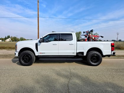 2 inch Lifted 2023 Ford F-250 Super Duty
