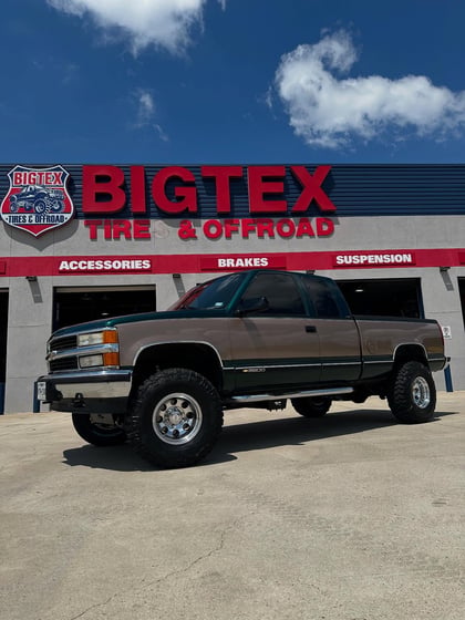 6 Inch Lifted 1998 Chevy K2500 4WD