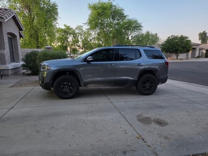 1.5 inch Lifted 2022 GMC Acadia 4WD