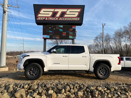 1.75 inch Lifted 2022 Toyota Tundra 4WD