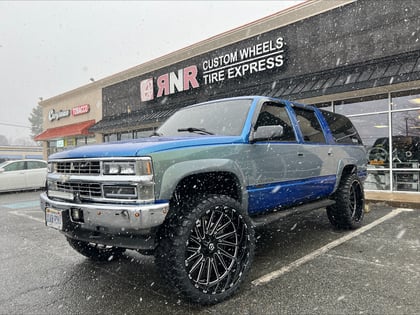 6 Inch Lifted 1999 Chevy K1500 Suburban 4WD