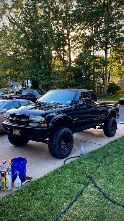 2.5 inch Lifted 1998 Chevy S10 Pickup 4WD