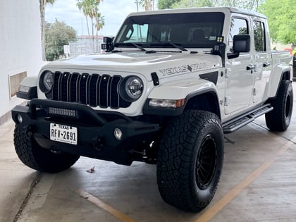 2.5 inch Lifted 2025 Jeep Gladiator 4WD