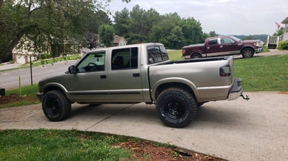 2 inch Lifted 2002 Chevy S10 4WD