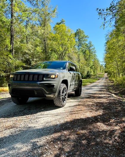 2.5 inch Lifted 2020 Jeep Grand Cherokee AWD