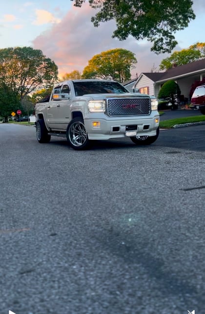 2.5 inch Lifted 2015 GMC Sierra 1500 Denali 4WD