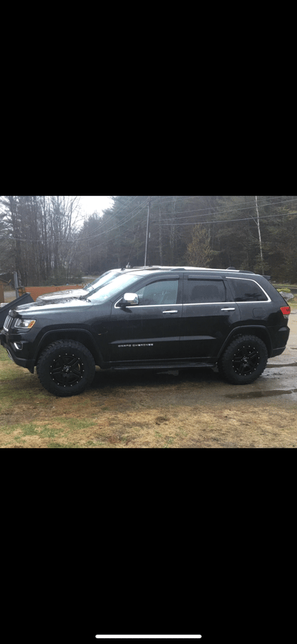 2.5 inch Lifted 2013 Jeep Grand Cherokee AWD