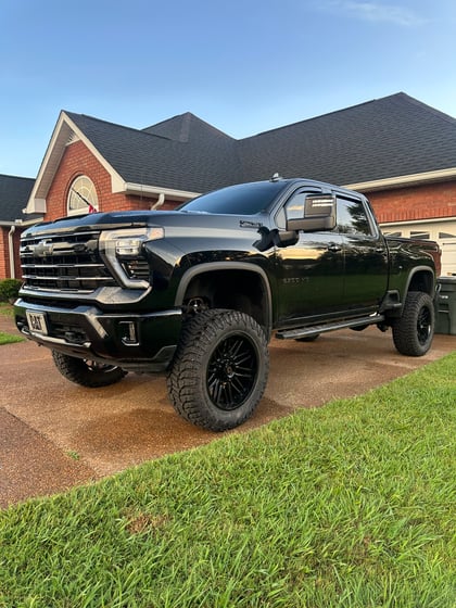7 Inch Lifted 2024 Chevy Silverado 2500 HD 4WD