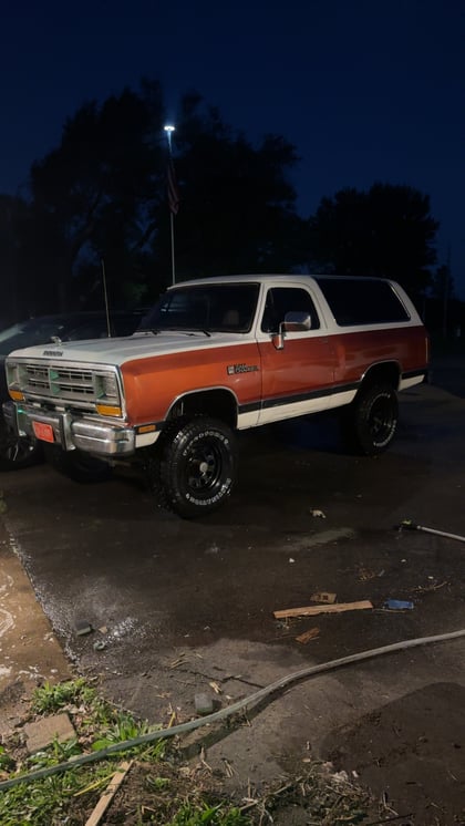 4 Inch Lifted 1990 Dodge Ramcharger 4WD