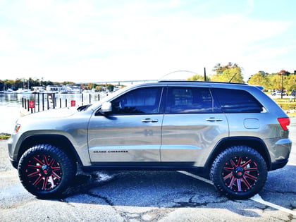2.5 inch Lifted 2013 Jeep Grand Cherokee 4WD