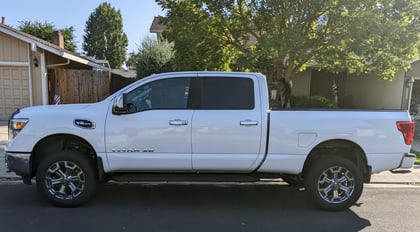 2 inch Lifted 2018 Nissan Titan XD 4WD