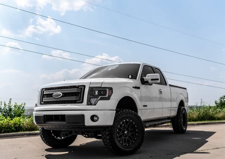 ben-flanders-teams-up-with-rough-country-for-a-clean-bold-truck-build-image