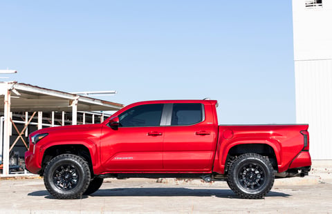 Tacoma with Rough Country · 1.5-inch leveling kit, manufacturer reference photo