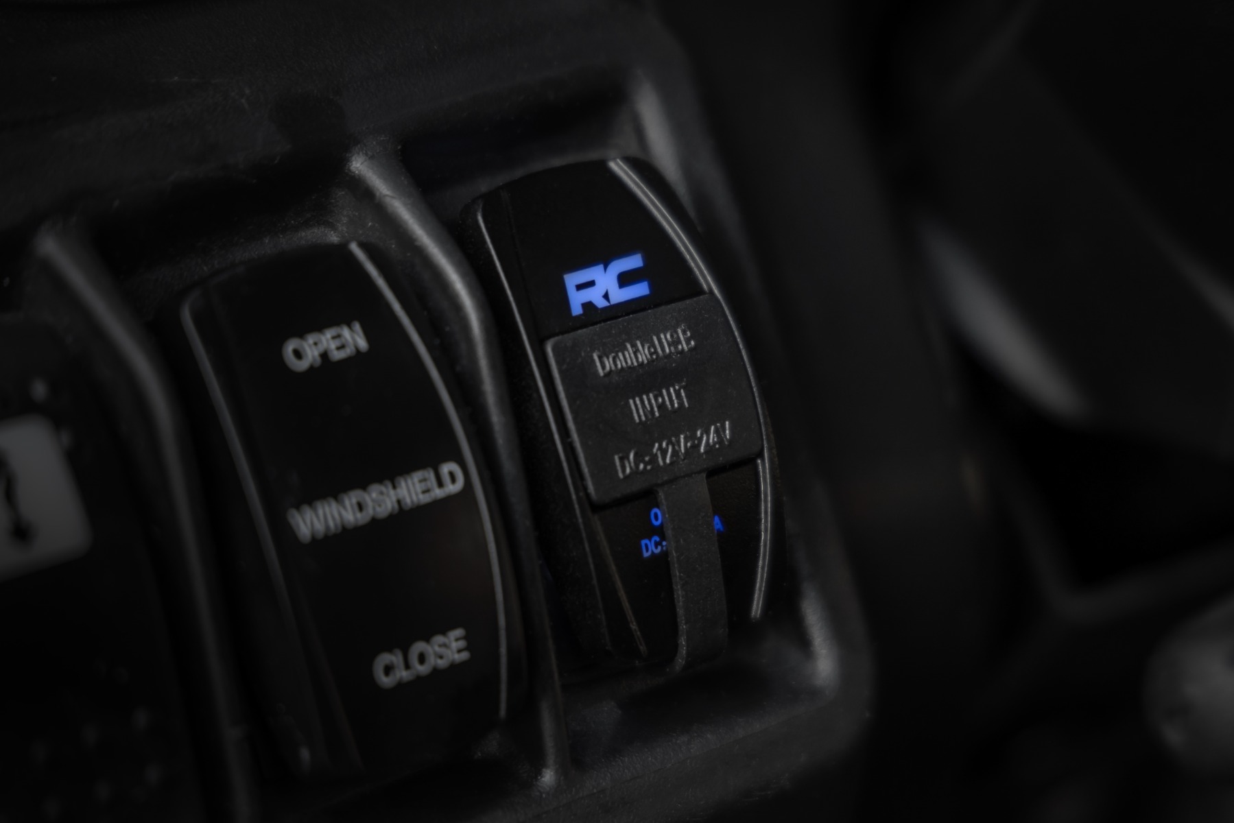 709USB image 4