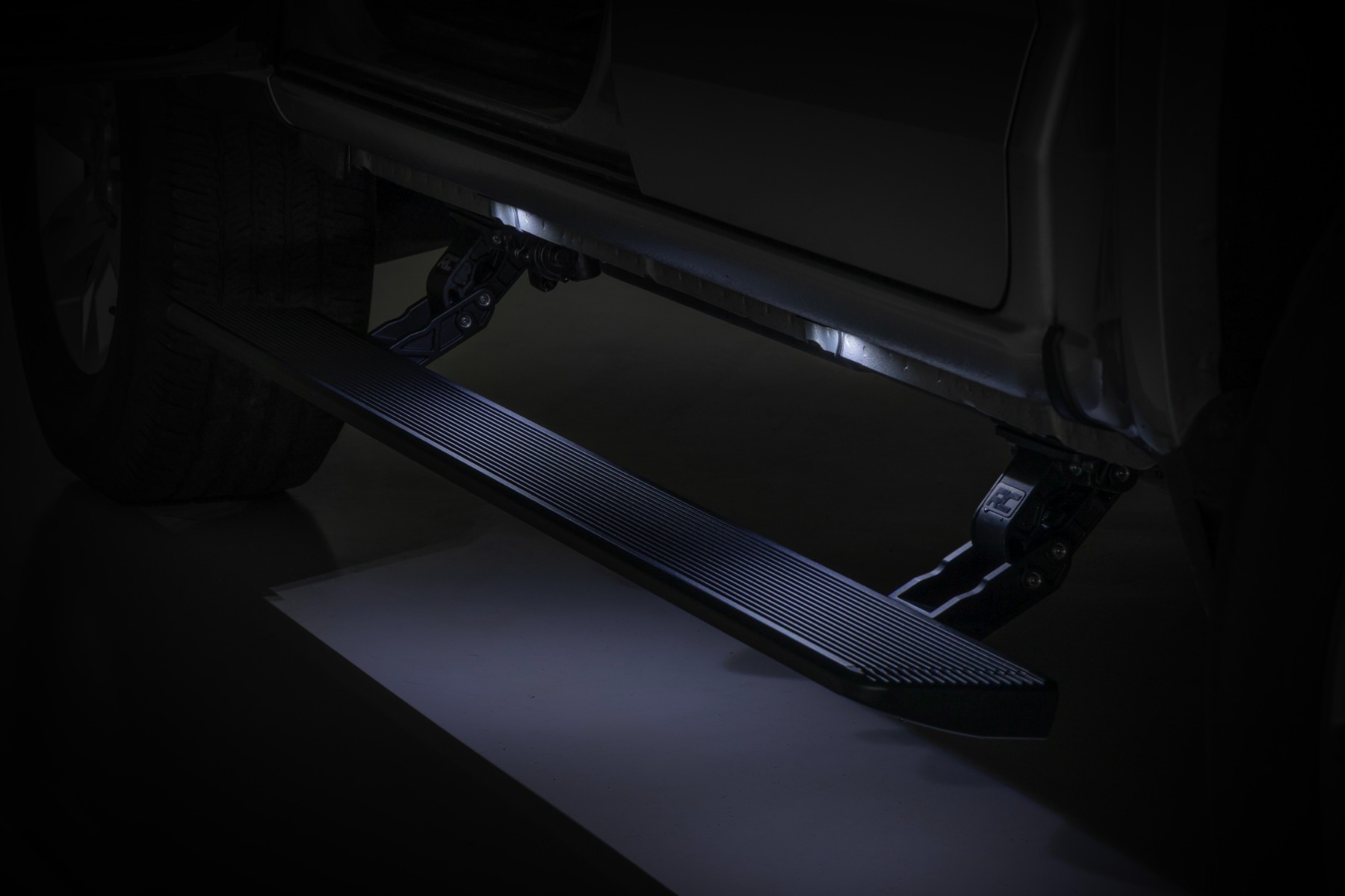 Power Running Boards | HT-Series | Crew Cab | Chevy Colorado/GMC Canyon (2015-2026) view 2