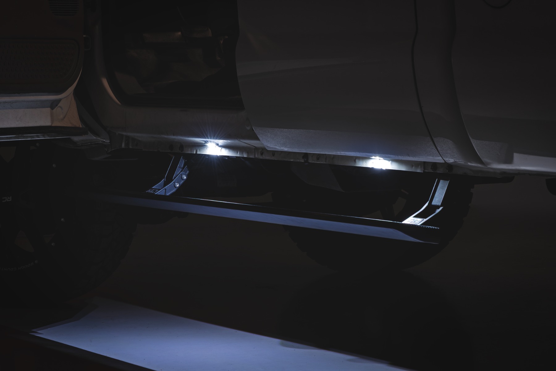 Power Running Boards | HT-Series | Crew Cab | Ford F-250/F-350 Super Duty (1999-2016) view 2