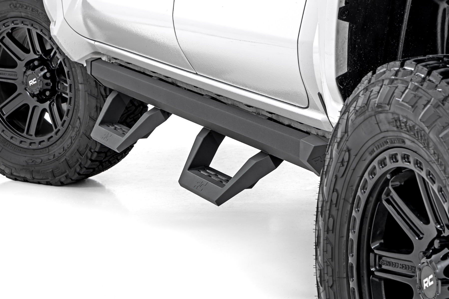 SRX2 Adjustable Aluminum Steps | Double Cab | Toyota Tacoma 2WD/4WD (24-26)