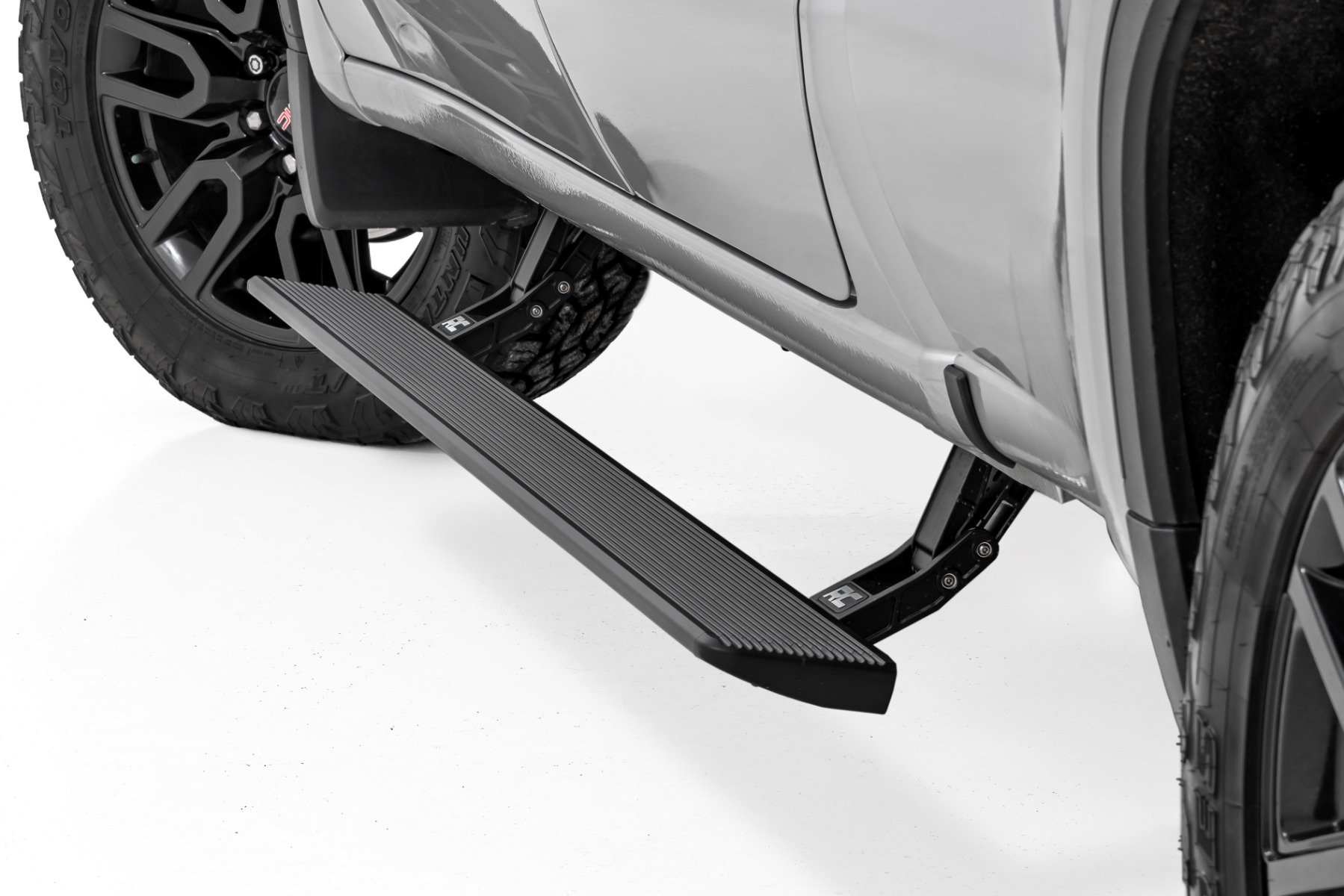 Rough Country Power Running Boards | Double Cab | Chevy/GMC 1500/2500HD/3500HD (19-26)